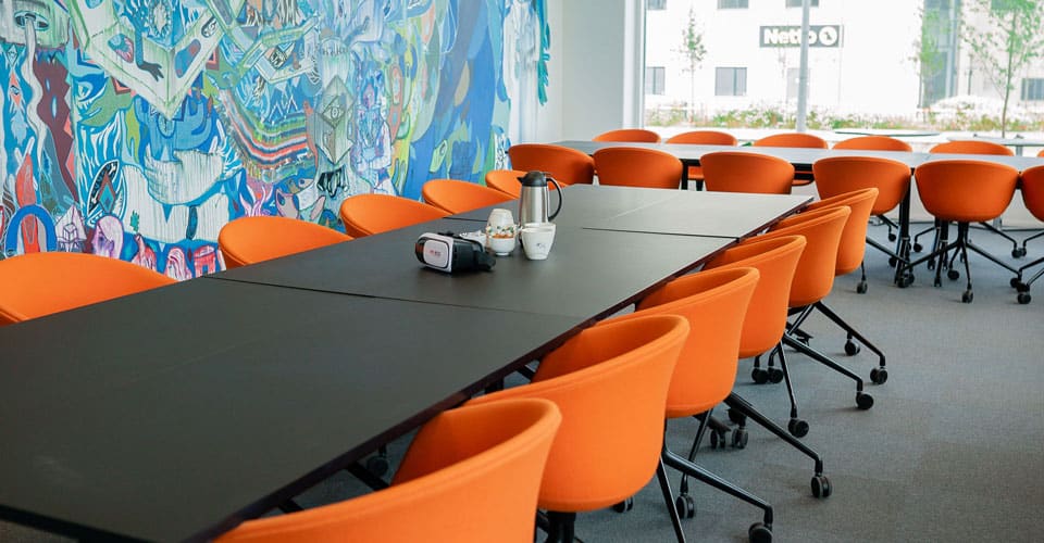 Orange-Meeting-Room_960x500